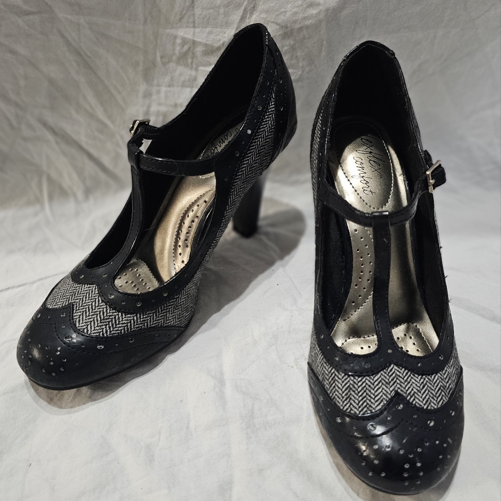 Dexflex Comfort Black and Gray Mary Jane Heels with Elegant Design